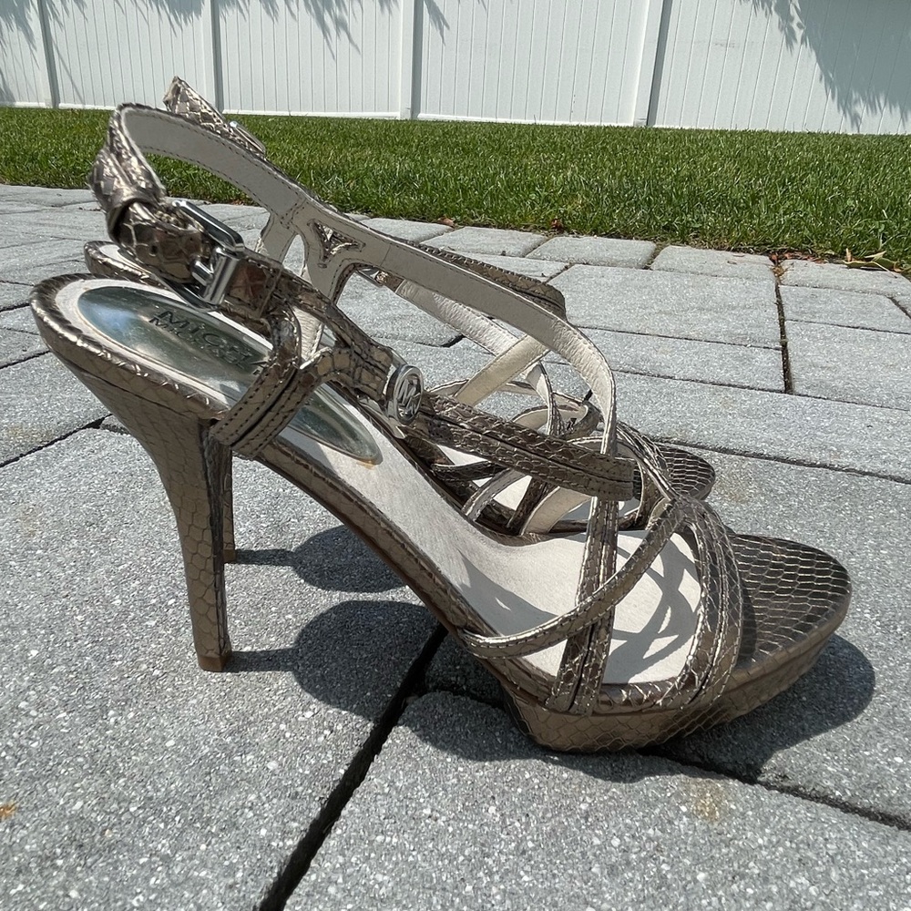 Women’s Michael Kors Metallic Pewter Grey Strappy Dress Heels ✨BRAND NEW✨